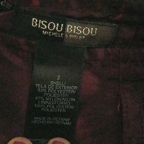 Beautiful red skirt - Picture 3 of 3